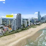 4 Bedroom Multi Level Beachfront Apartment - Q Stay