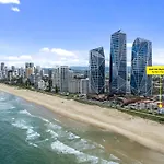 4 Bedroom Multi Level Beachfront Apartment - Q Stay