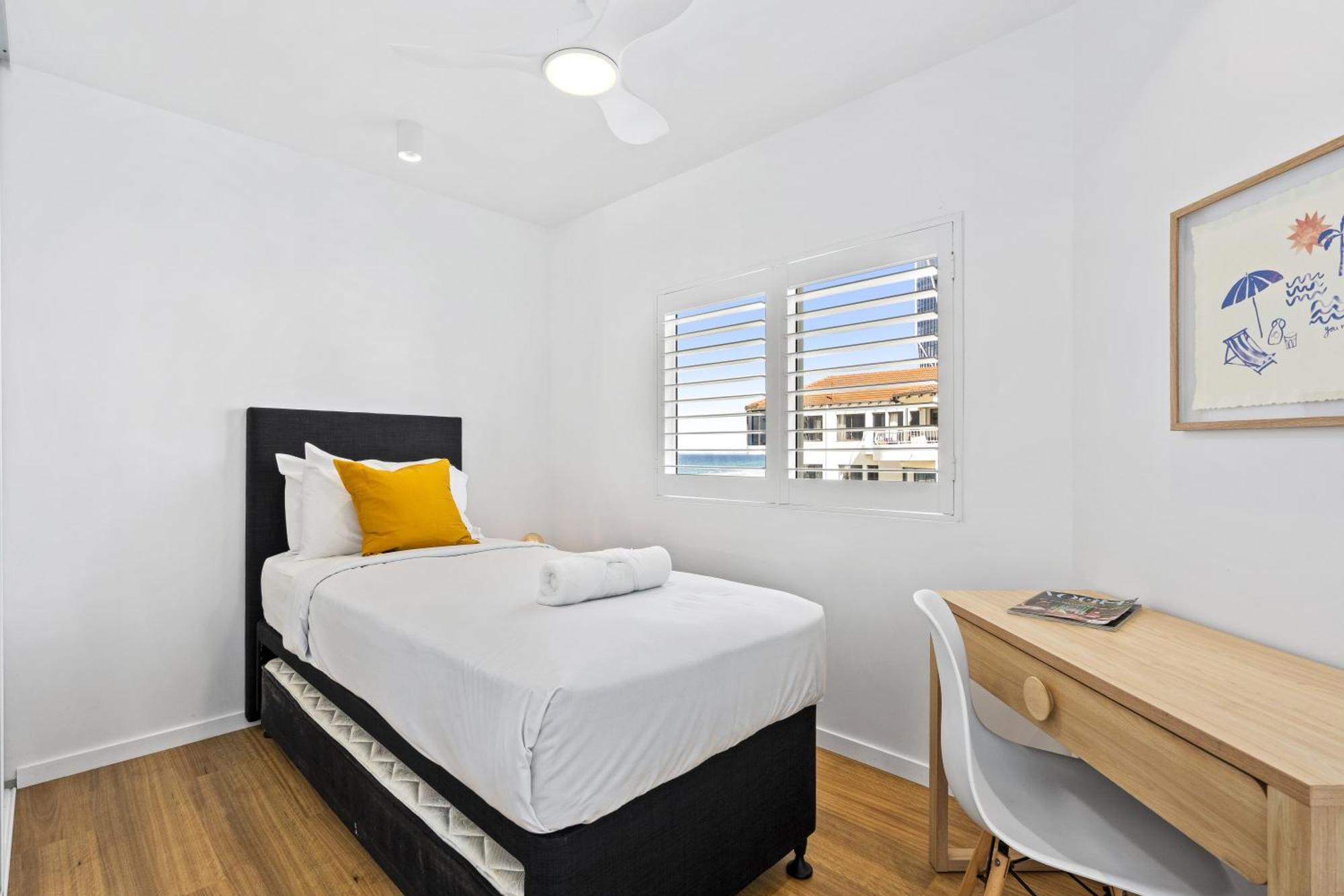 Apartment 4 Bedroom Multi Level Beachfront - Q Gold Coast