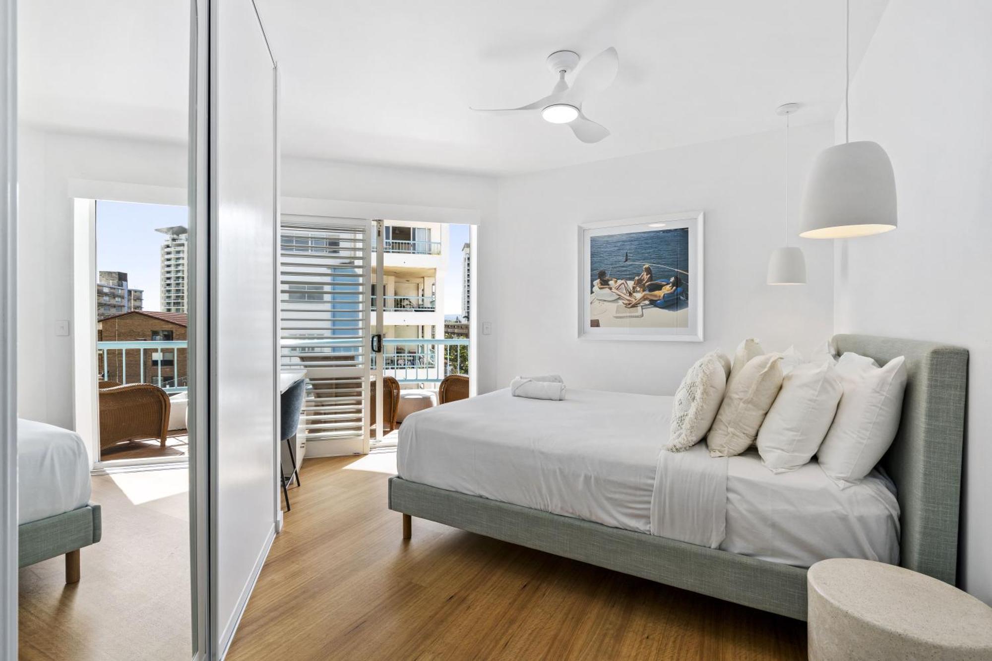 4 Bedroom Multi Level Beachfront - Q Apartment *