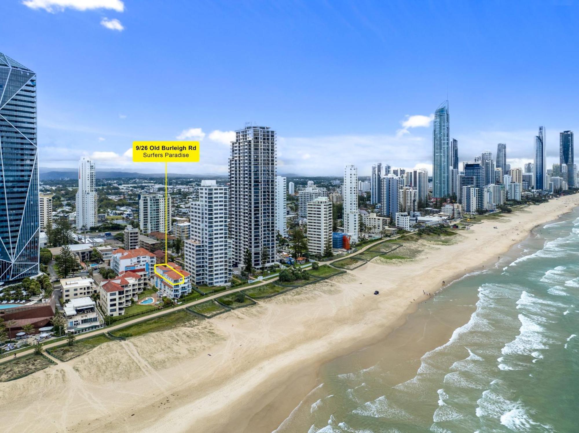 4 Bedroom Multi Level Beachfront - Q * Gold Coast