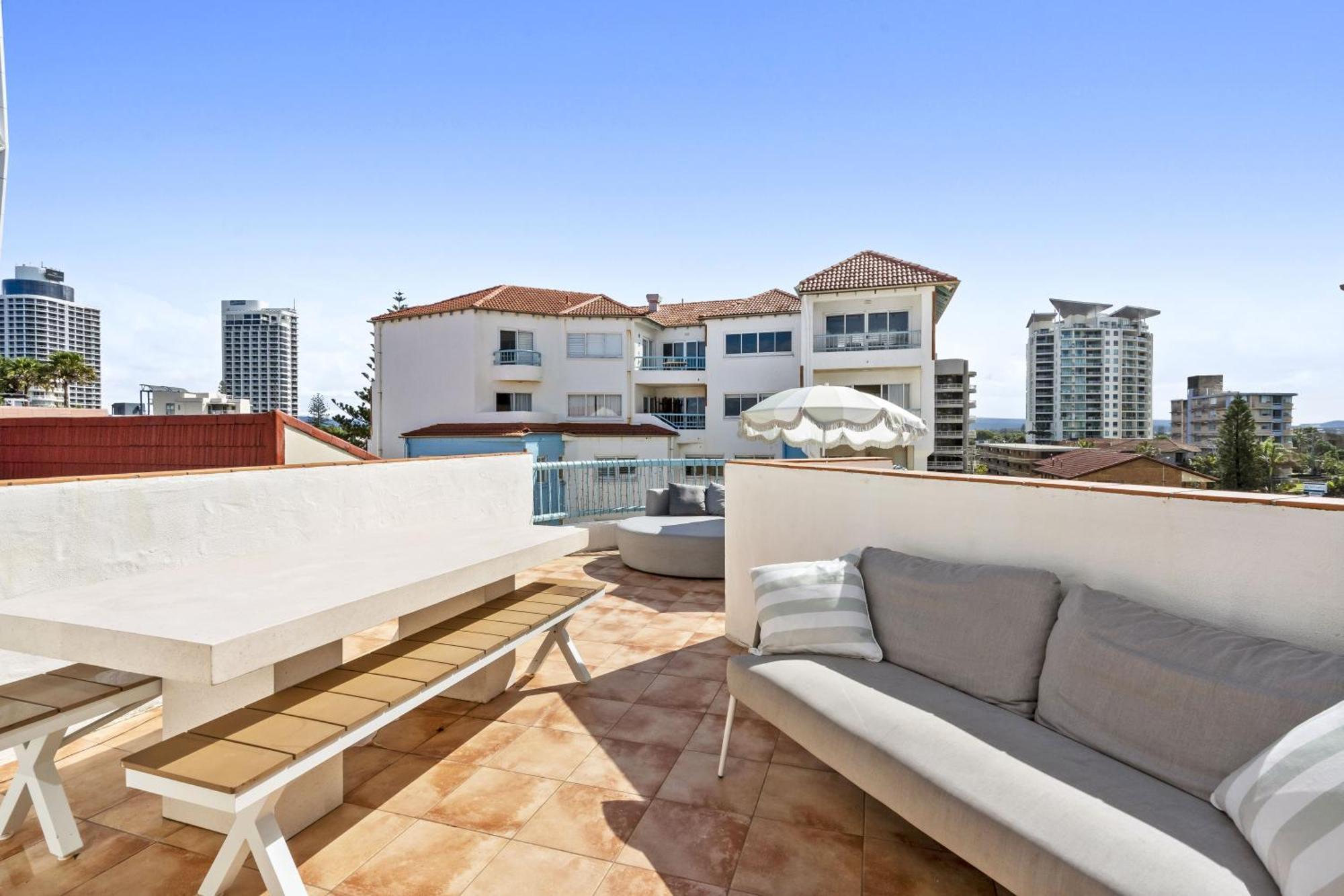 4 Bedroom Multi Level Beachfront - Q Gold Coast