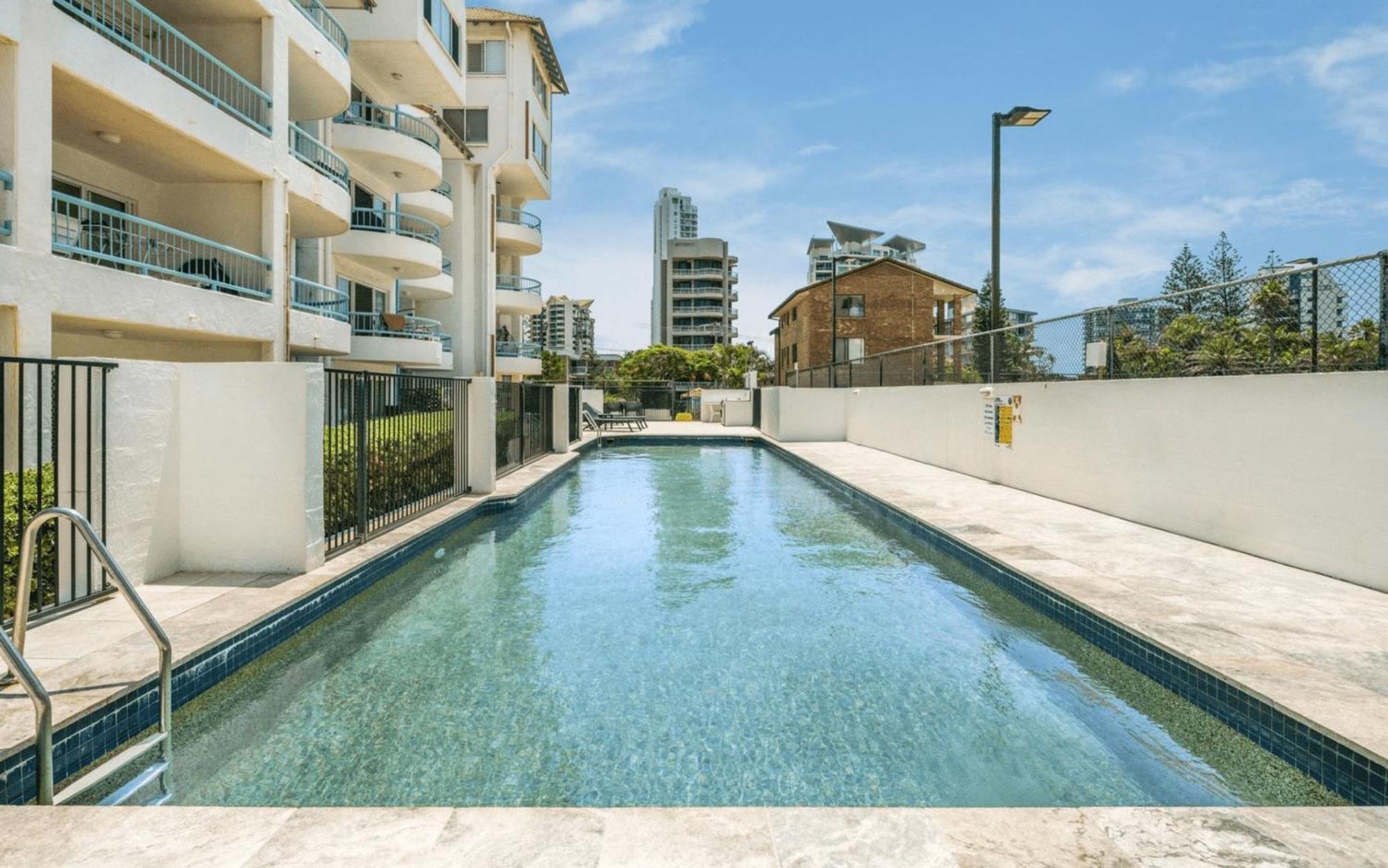 4 Bedroom Multi Level Beachfront - Q Apartment *