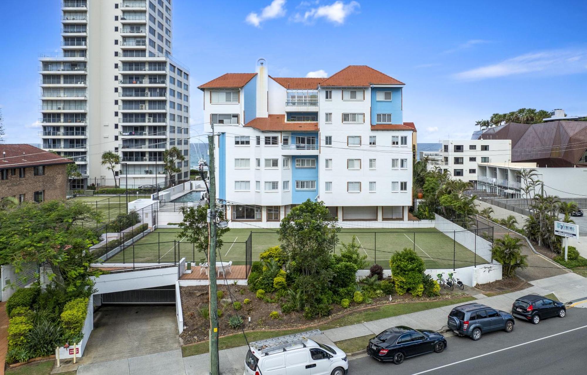 4 Bedroom Multi Level Beachfront - Q Apartment Gold Coast