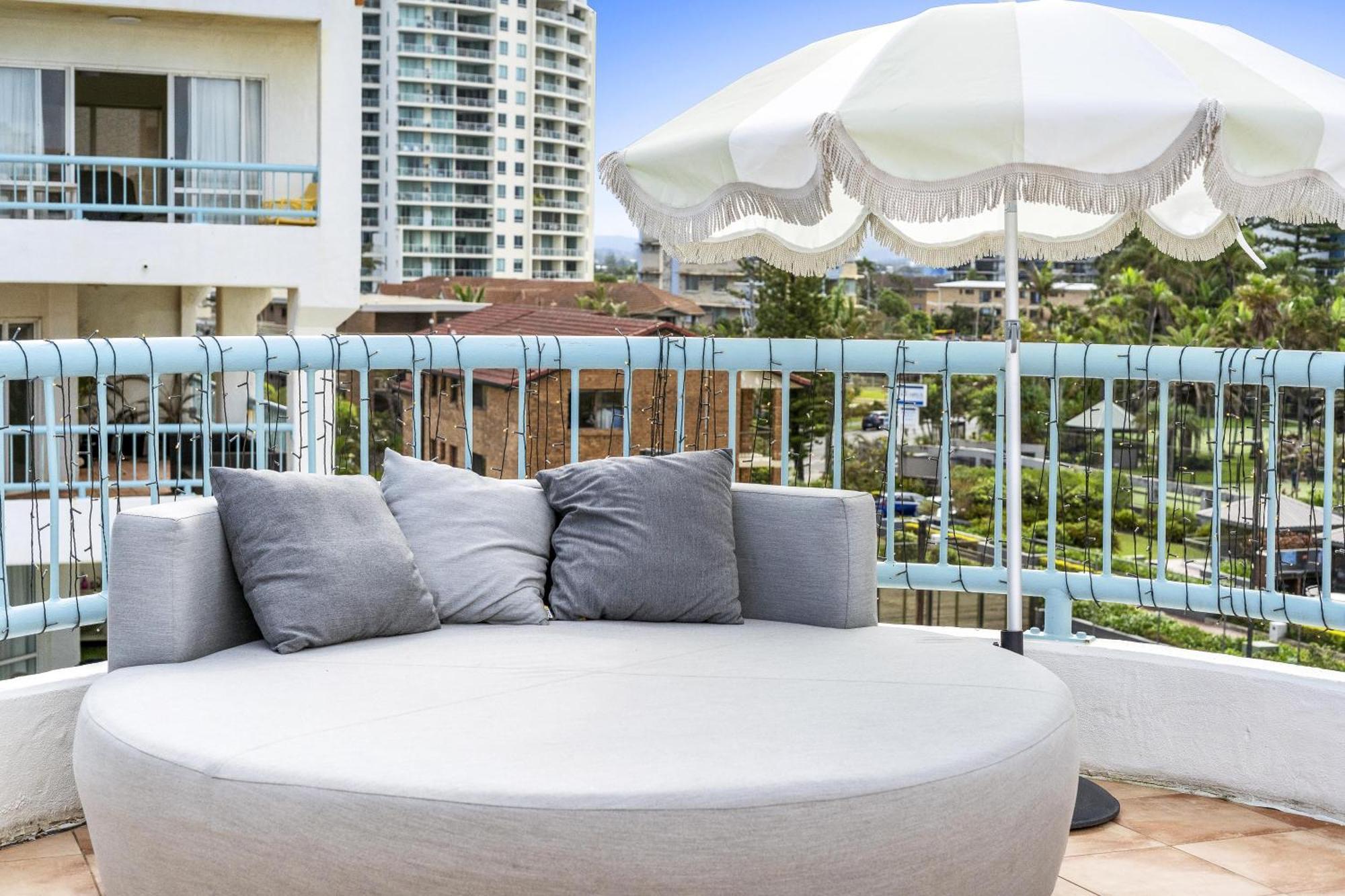 4 Bedroom Multi Level Beachfront - Q