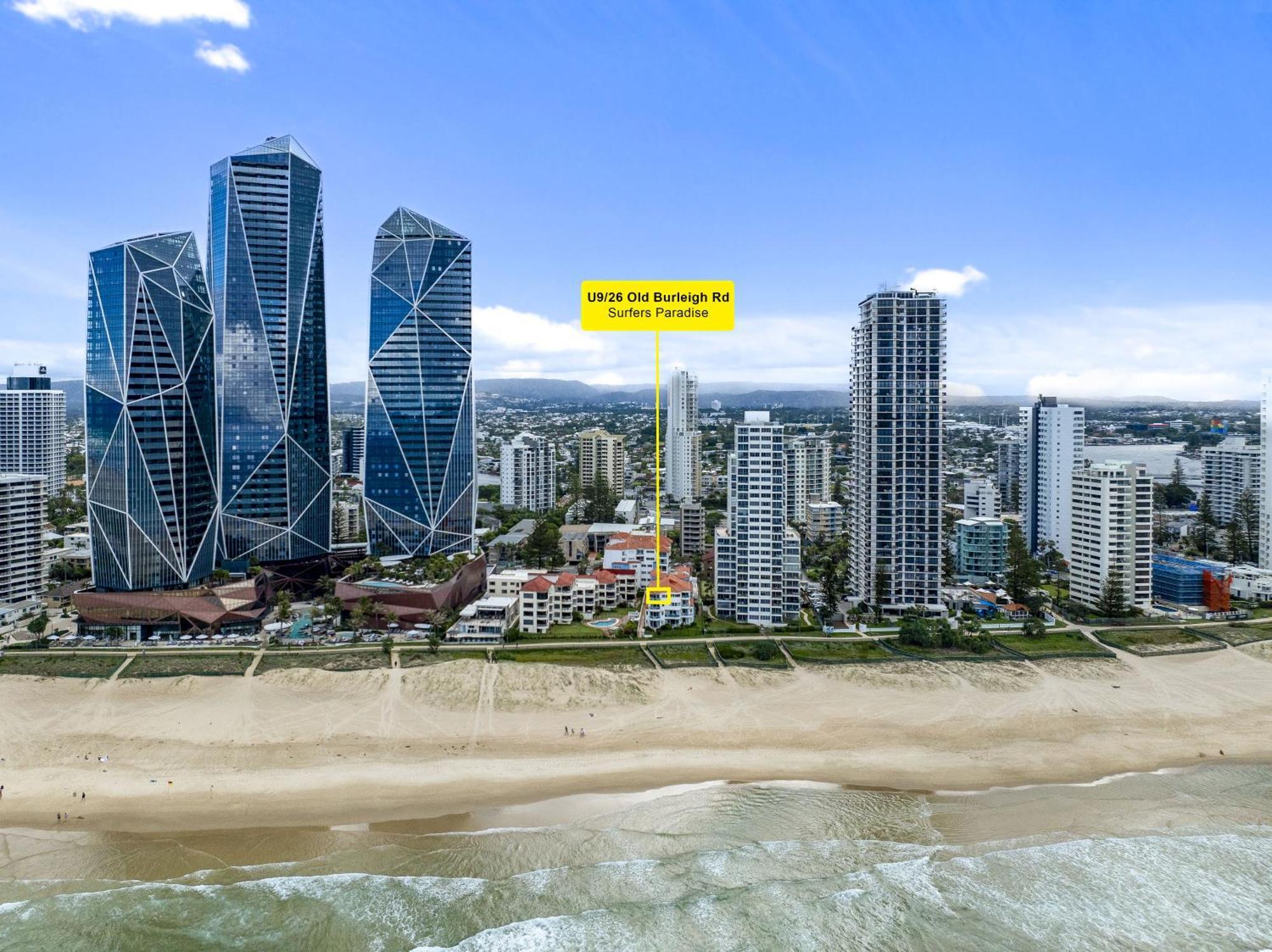 4 Bedroom Multi Level Beachfront - Q Apartment